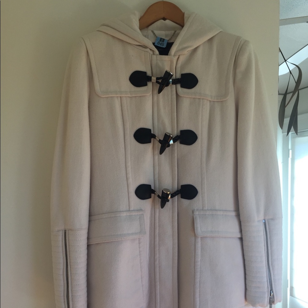 BCBG / White / 3-Toggle Winter Coat